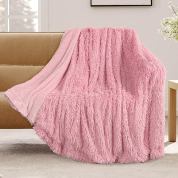 Super Fluffy Faux Fur Pink Throw NWT - Picture 2 of 4